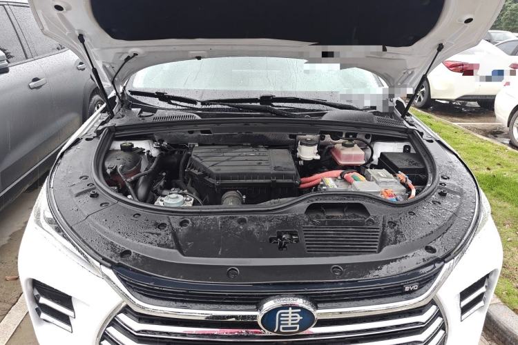 Used BYD Tang New Energy 2018 DM 2.0T All-Wheel Drive Smart Connectivity Luxury Model 7 Seats China V Emission Standard Engine Bay