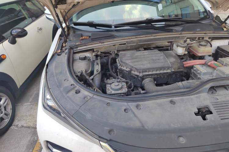 Used BYD Tang New Energy 2018 DM 2.0T All-Wheel Drive Smart Connectivity Enjoyment Model 5 Seats China V Emission Standard Engine Bay Right