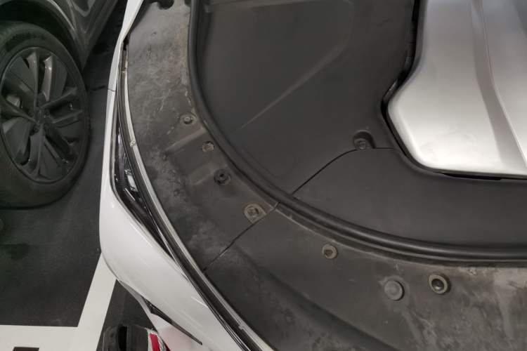 Used BYD Tang New Energy 2018 DM 2.0T All-Wheel Drive Smart Connect Elite 7-Seater China V Emission Standard Engine Bay Right