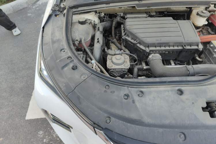 Used BYD Tang New Energy 2018 DM 2.0T All-Wheel Drive Smart Connectivity Enjoyment Model 5 Seats China V Emission Standard Engine Bay Right