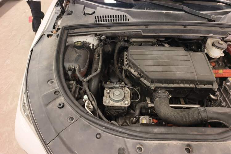 Used BYD Tang New Energy 2018 DM 2.0T All-Wheel Drive Smart Connect Advanced Model 7 Seats China V Emission Standard Engine Bay Right