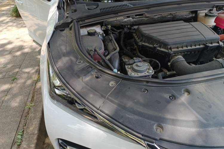 Used BYD Tang New Energy 2018 DM 2.0T All-Wheel Drive Smart Connectivity Luxury Model 7 Seats China V Emission Standard Engine Bay Right