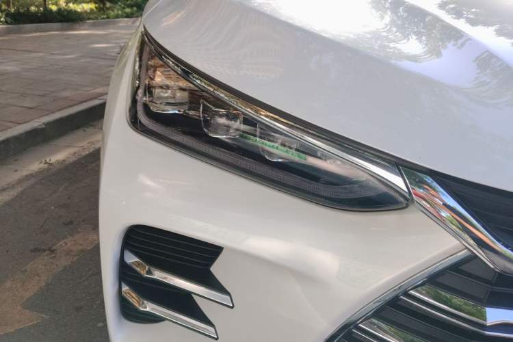 Used BYD Tang New Energy 2018 DM 2.0T All-Wheel Drive Smart Connect Elite 7-Seater China V Emission Standard Exterior 6