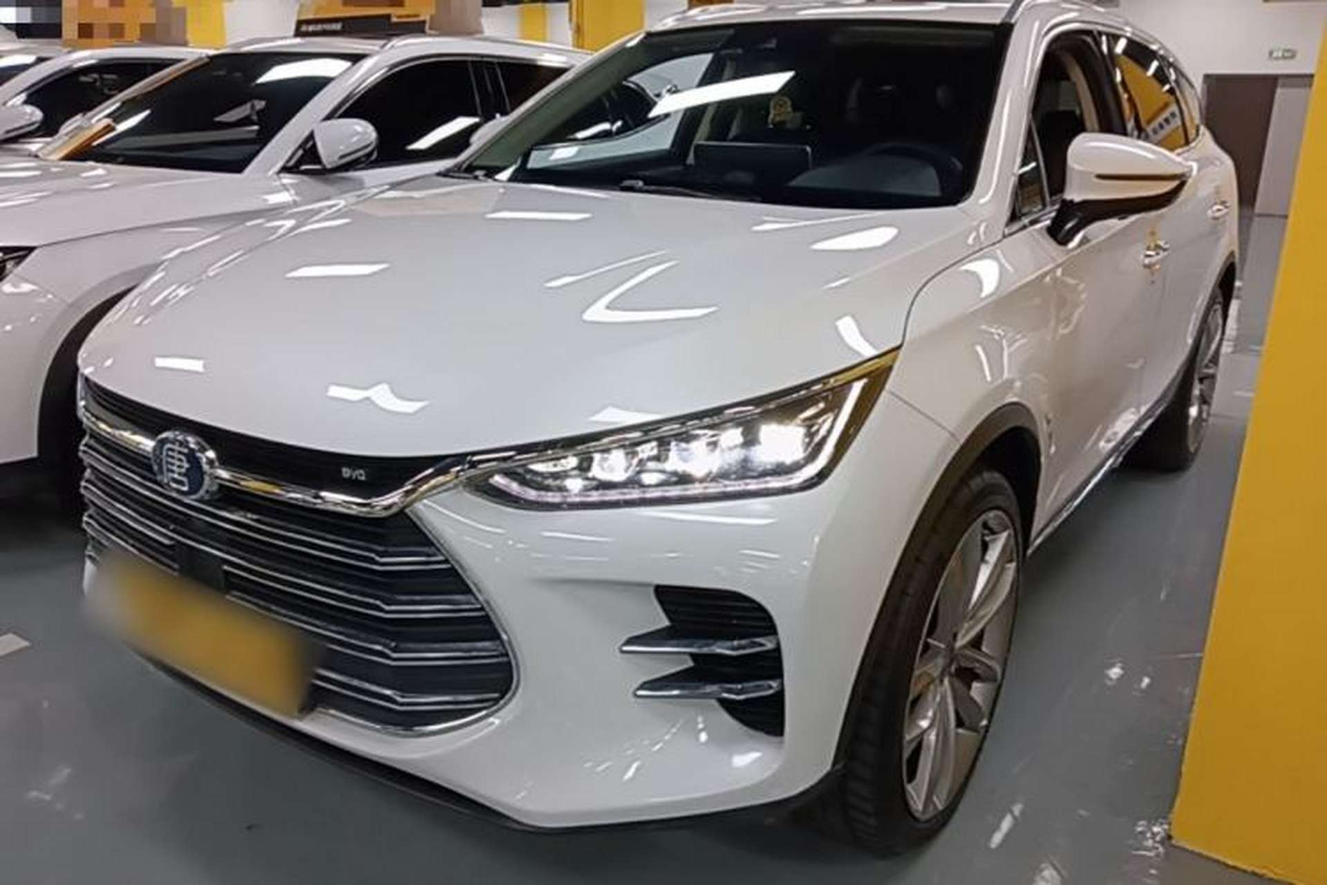Used BYD Tang New Energy 2018 DM 2.0T All-Wheel Drive Smart Connect Elite 7-Seater China V Emission Standard Front Left 45 Deg