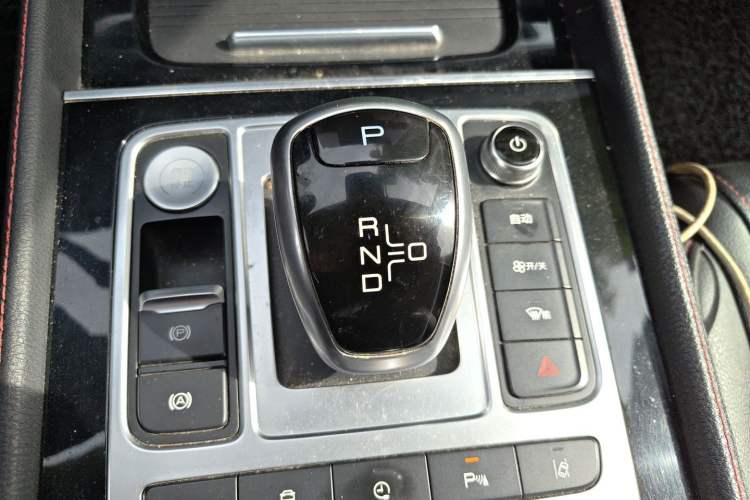 Used BYD Tang New Energy 2018 DM 2.0T All-Wheel Drive Smart Connectivity Luxury Model 7 Seats China V Emission Standard Gear Lever