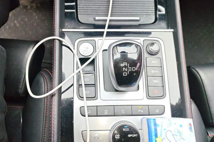 Used BYD Tang New Energy 2018 DM 2.0T All-Wheel Drive Smart Connect Genesis Edition 7 Seats China V Emission Standard Gear Lever