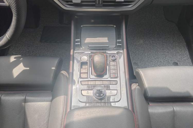 Used BYD Tang New Energy 2018 DM 2.0T All-Wheel Drive Smart Connect Elite 7-Seater China V Emission Standard Gear Lever