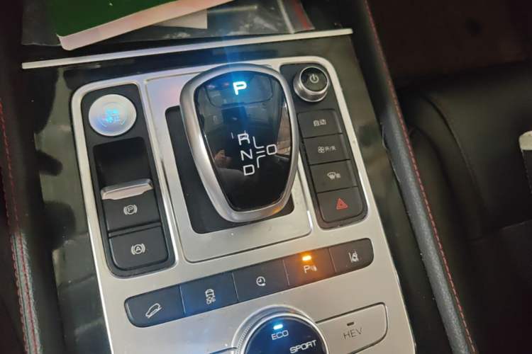 Used BYD Tang New Energy 2018 DM 2.0T All-Wheel Drive Smart Connectivity Luxury Model 7 Seats China V Emission Standard Gear Lever