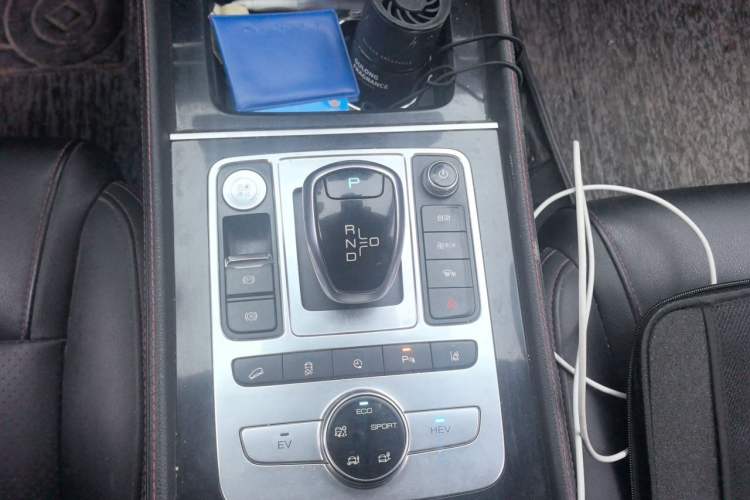 Used BYD Tang New Energy 2018 DM 2.0T All-Wheel Drive Smart Connect Advanced Model 7 Seats China V Emission Standard Gear Lever