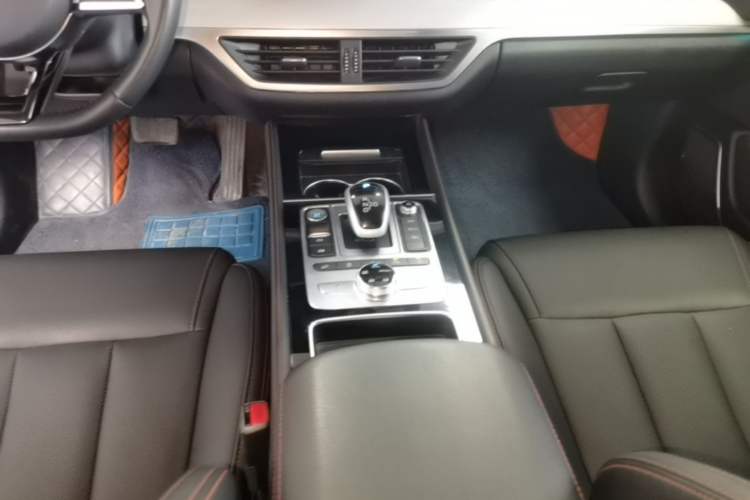 Used BYD Tang New Energy 2018 DM 2.0T All-Wheel Drive Smart Connectivity Luxury Model 7 Seats China V Emission Standard Gear Lever