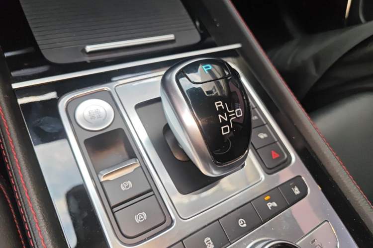 Used BYD Tang New Energy 2018 DM 2.0T All-Wheel Drive Smart Connectivity Luxury Model 7 Seats China V Emission Standard Gear Lever