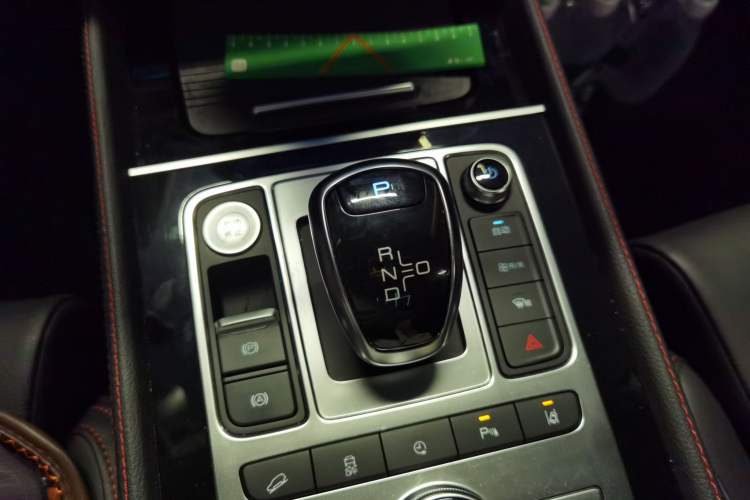 Used BYD Tang New Energy 2018 DM 2.0T All-Wheel Drive Smart Connect Elite 7-Seater China V Emission Standard Gear Lever
