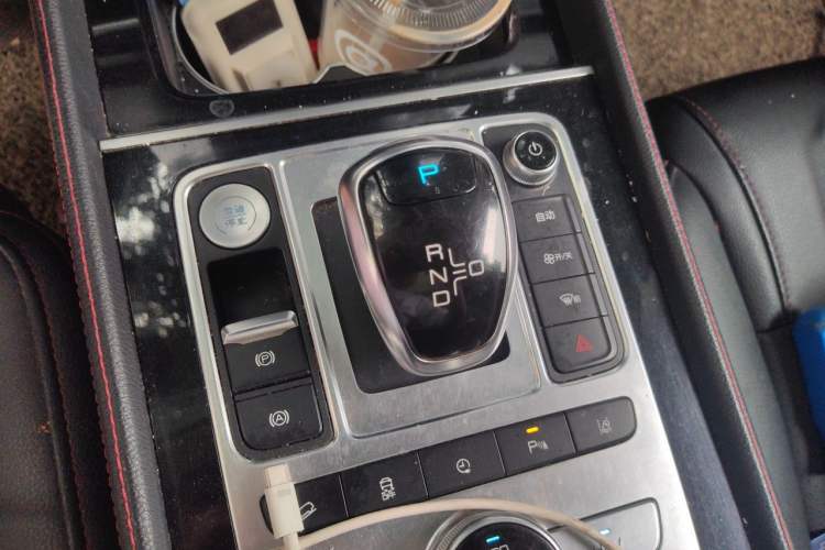 Used BYD Tang New Energy 2018 DM 2.0T All-Wheel Drive Smart Connectivity Luxury Model 7 Seats China V Emission Standard Gear Lever