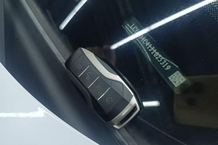 Used BYD Tang New Energy 2018 DM 2.0T All-Wheel Drive Smart Connectivity Luxury Model 7 Seats China V Emission Standard Interior 1