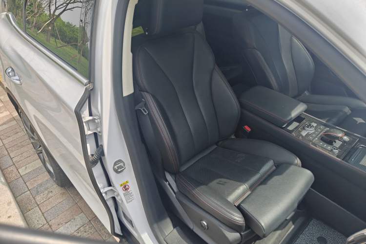 Used BYD Tang New Energy 2018 DM 2.0T All-Wheel Drive Smart Connect Elite 7-Seater China V Emission Standard Interior 2