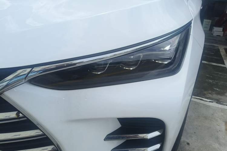 Used BYD Tang New Energy 2018 DM 2.0T All-Wheel Drive Smart Connectivity Luxury Model 7 Seats China V Emission Standard Left Front Headlight