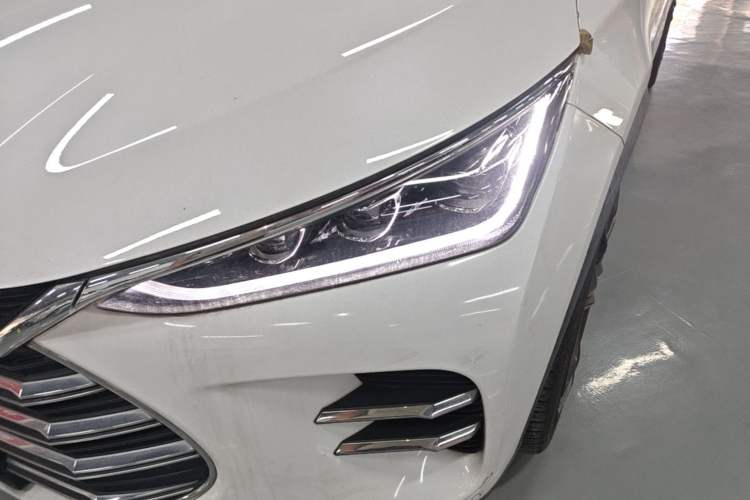 Used BYD Tang New Energy 2018 DM 2.0T All-Wheel Drive Smart Connectivity Luxury Model 7 Seats China V Emission Standard Left Front Headlight