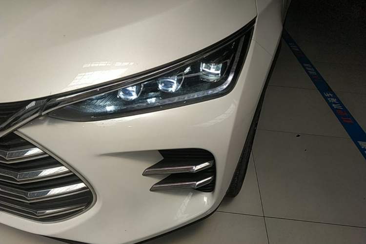 Used BYD Tang New Energy 2018 DM 2.0T All-Wheel Drive Smart Connectivity Luxury Model 7 Seats China V Emission Standard Left Front Headlight