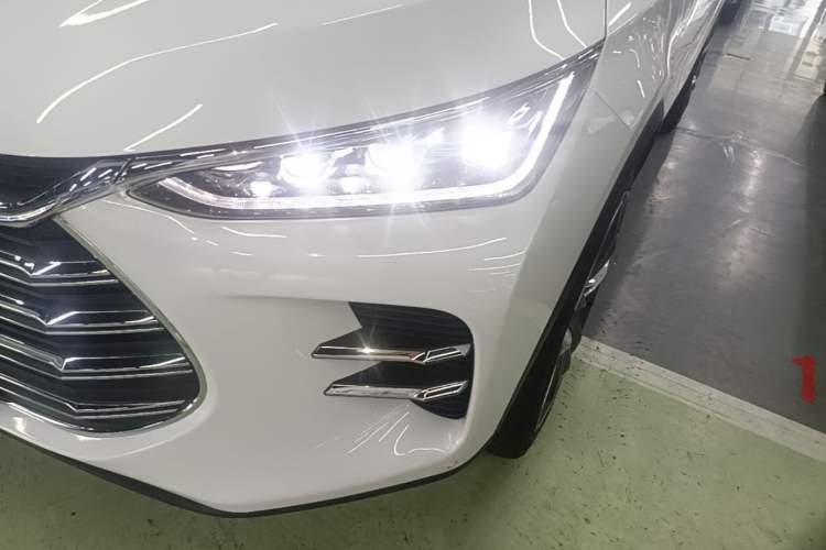 Used BYD Tang New Energy 2018 DM 2.0T All-Wheel Drive Smart Connect Genesis Edition 7 Seats China V Emission Standard Left Front Headlight