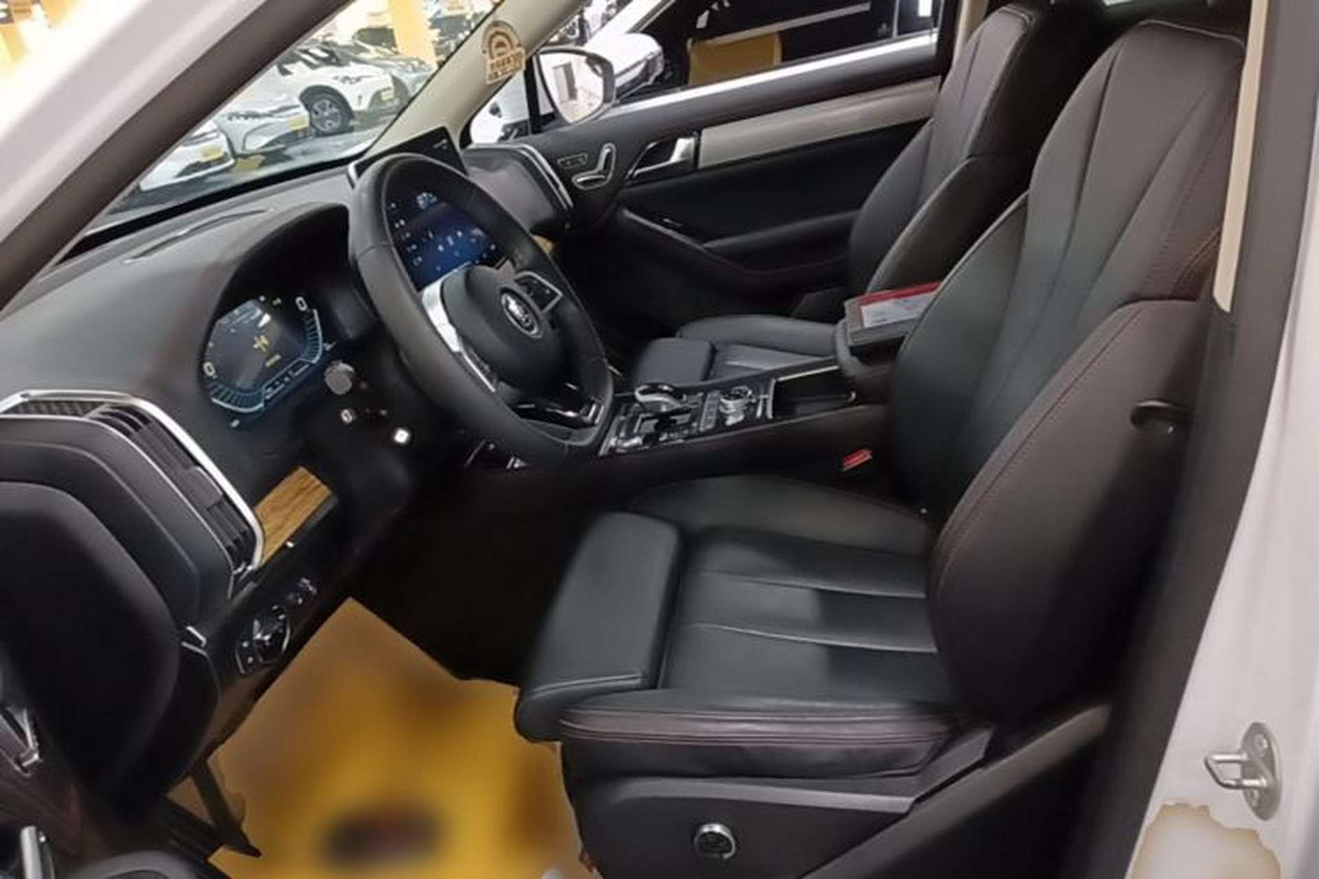 Used BYD Tang New Energy 2018 DM 2.0T All-Wheel Drive Smart Connect Elite 7-Seater China V Emission Standard Left Front Seat