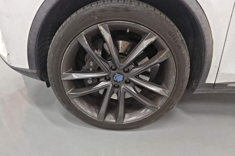Used BYD Tang New Energy 2018 DM 2.0T All-Wheel Drive Smart Connectivity Luxury Model 7 Seats China V Emission Standard Left Front Wheel Hub