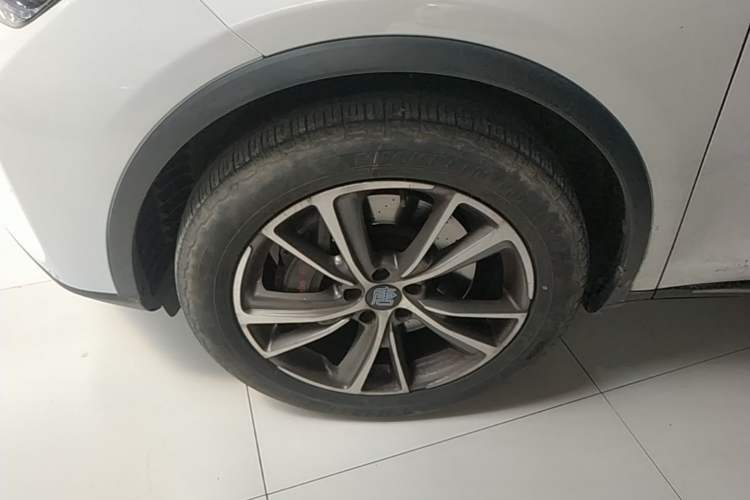 Used BYD Tang New Energy 2018 DM 2.0T All-Wheel Drive Smart Connectivity Luxury Model 7 Seats China V Emission Standard Left Front Wheel Hub