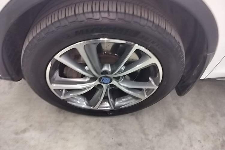 Used BYD Tang New Energy 2018 DM 2.0T All-Wheel Drive Smart Connectivity Luxury Model 7 Seats China V Emission Standard Left Front Wheel Hub