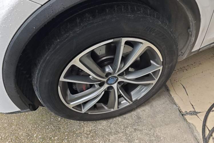 Used BYD Tang New Energy 2018 DM 2.0T All-Wheel Drive Smart Connectivity Luxury Model 7 Seats China V Emission Standard Left Front Wheel Hub