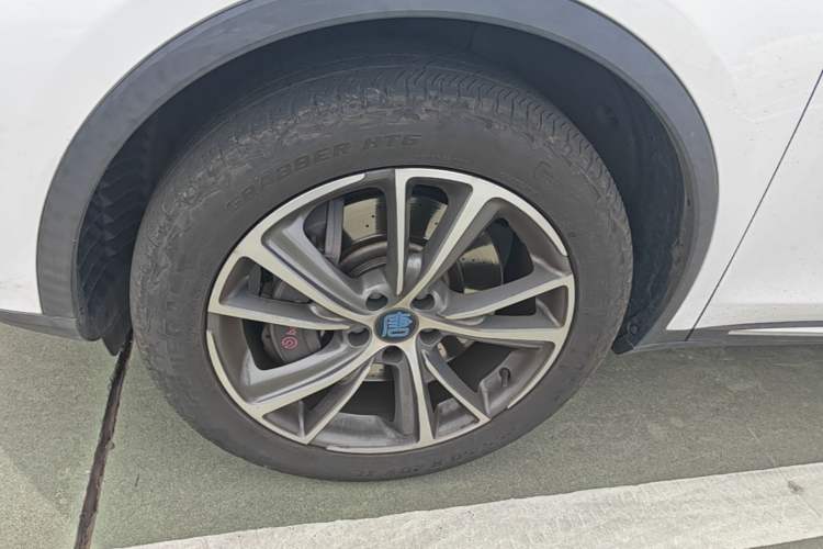 Used BYD Tang New Energy 2018 DM 2.0T All-Wheel Drive Smart Connectivity Luxury Model 7 Seats China V Emission Standard Left Front Wheel Hub