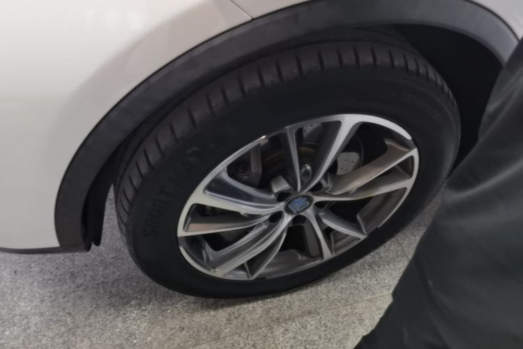 Used BYD Tang New Energy 2018 DM 2.0T All-Wheel Drive Smart Connectivity Luxury Model 7 Seats China V Emission Standard Left Front Wheel Hub