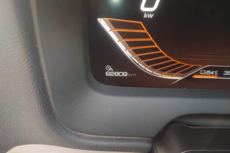 Used BYD Tang New Energy 2018 DM 2.0T All-Wheel Drive Smart Connectivity Luxury Model 7 Seats China V Emission Standard Odometer Close Up