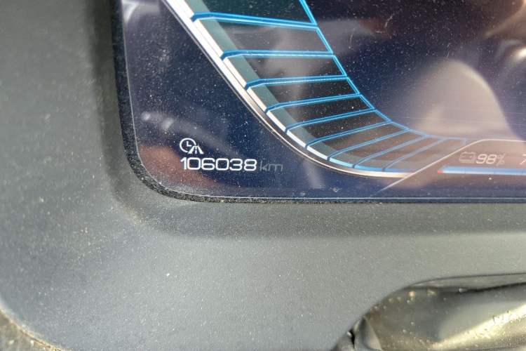 Used BYD Tang New Energy 2018 DM 2.0T All-Wheel Drive Smart Connectivity Luxury Model 7 Seats China V Emission Standard Odometer Close Up