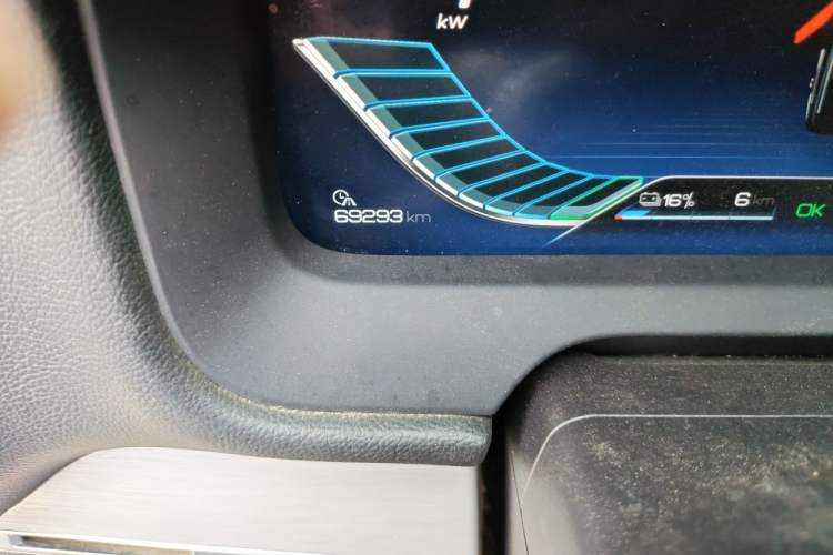 Used BYD Tang New Energy 2018 DM 2.0T All-Wheel Drive Smart Connectivity Luxury Model 7 Seats China V Emission Standard Odometer Close Up