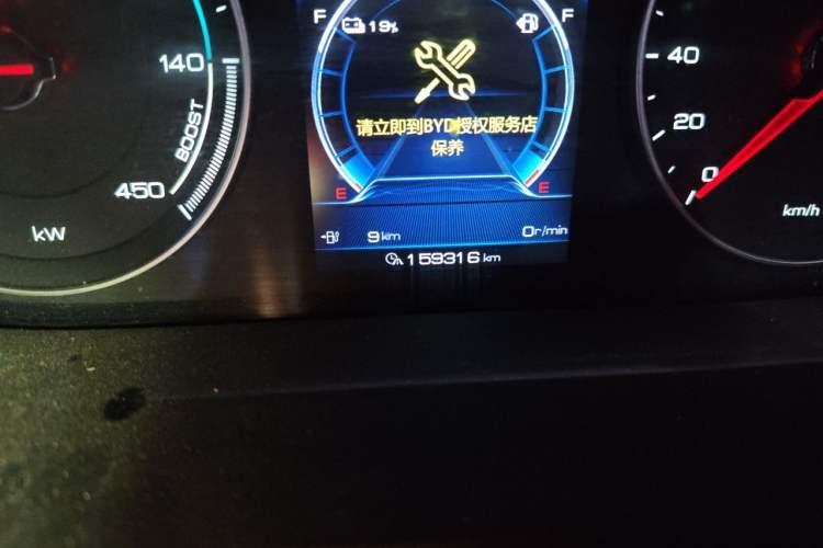 Used BYD Tang New Energy 2018 DM 2.0T All-Wheel Drive Smart Connect Advanced Model 7 Seats China V Emission Standard Odometer Close Up