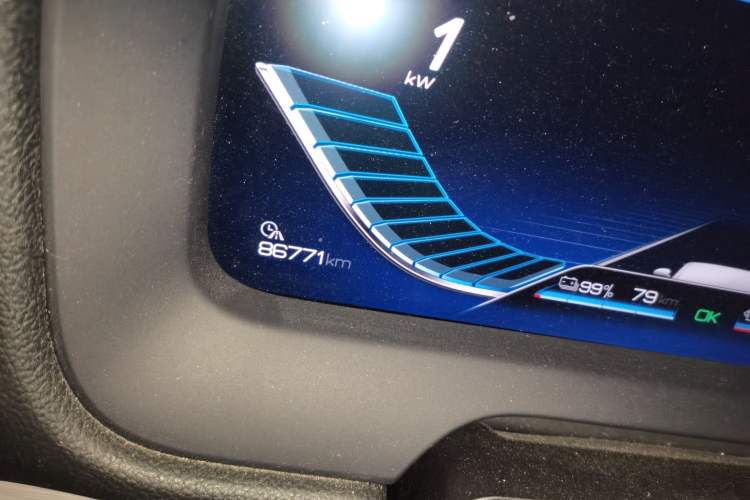 Used BYD Tang New Energy 2018 DM 2.0T All-Wheel Drive Smart Connectivity Luxury Model 7 Seats China V Emission Standard Odometer Close Up