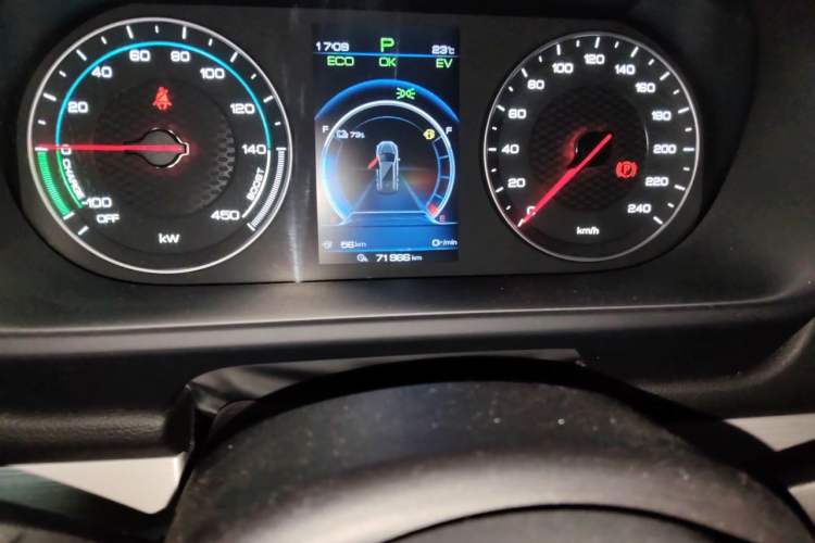 Used BYD Tang New Energy 2018 DM 2.0T All-Wheel Drive Smart Connect Advanced Model 7 Seats China V Emission Standard Odometer Close Up