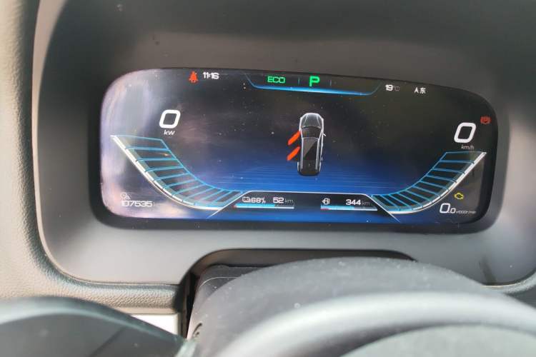 Used BYD Tang New Energy 2018 DM 2.0T All-Wheel Drive Smart Connectivity Luxury Model 7 Seats China V Emission Standard Odometer Close Up
