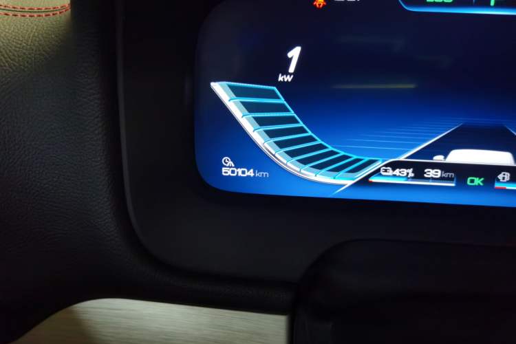 Used BYD Tang New Energy 2018 DM 2.0T All-Wheel Drive Smart Connect Elite 7-Seater China V Emission Standard Odometer Close Up