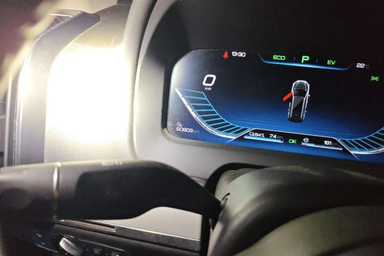 Used BYD Tang New Energy 2018 DM 2.0T All-Wheel Drive Smart Connectivity Luxury Model 7 Seats China V Emission Standard Odometer Close Up
