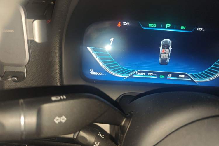 Used BYD Tang New Energy 2018 DM 2.0T All-Wheel Drive Smart Connect Genesis Edition 7 Seats China V Emission Standard Odometer Close Up