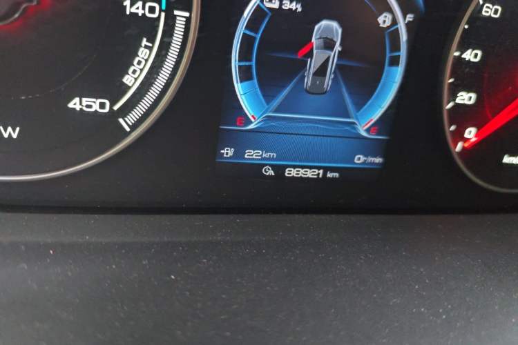 Used BYD Tang New Energy 2018 DM 2.0T All-Wheel Drive Smart Connect Advanced Model 7 Seats China V Emission Standard Odometer Close Up