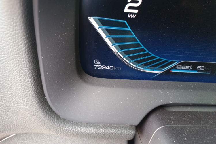 Used BYD Tang New Energy 2018 DM 2.0T All-Wheel Drive Smart Connectivity Luxury Model 7 Seats China V Emission Standard Odometer Close Up