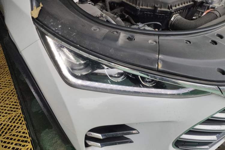 Used BYD Tang New Energy 2018 DM 2.0T All-Wheel Drive Smart Connectivity Enjoyment Model 5 Seats China V Emission Standard Right Front Headlight