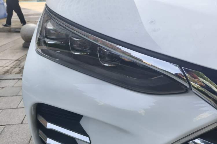 Used BYD Tang New Energy 2018 DM 2.0T All-Wheel Drive Smart Connectivity Luxury Model 7 Seats China V Emission Standard Right Front Headlight