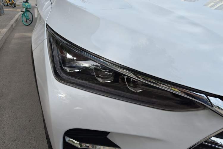 Used BYD Tang New Energy 2018 DM 2.0T All-Wheel Drive Smart Connectivity Luxury Model 7 Seats China V Emission Standard Right Front Headlight