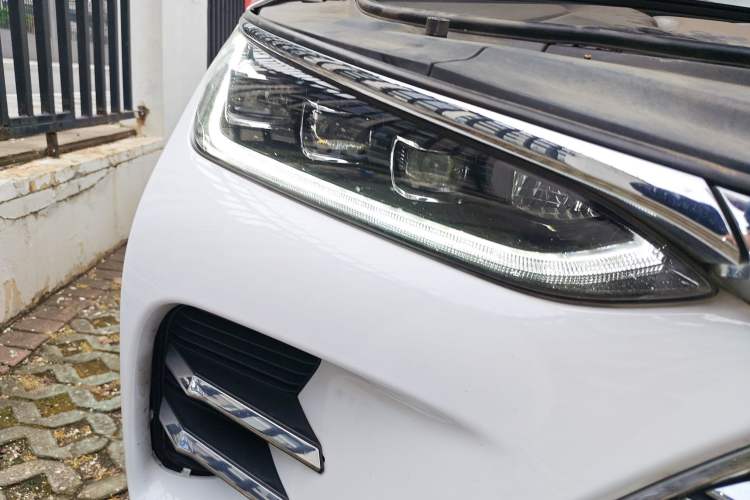 Used BYD Tang New Energy 2018 DM 2.0T All-Wheel Drive Smart Connect Genesis Edition 7 Seats China V Emission Standard Right Front Headlight