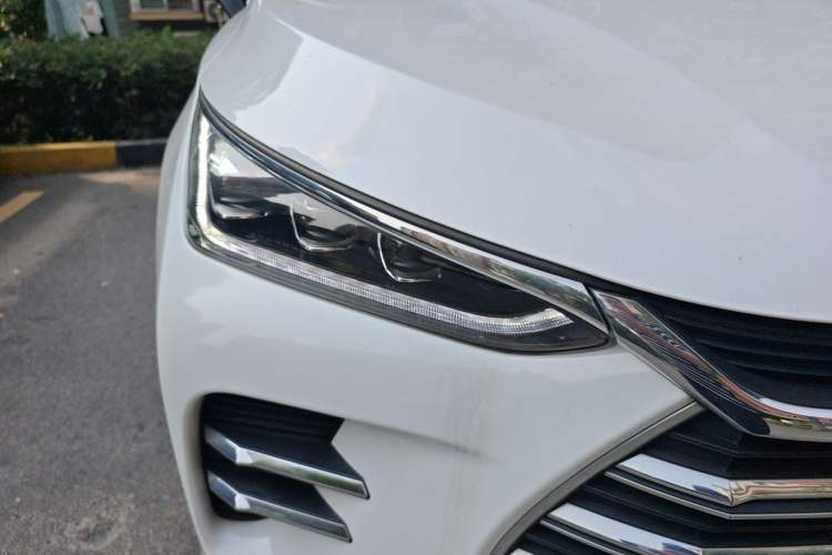 Used BYD Tang New Energy 2018 DM 2.0T All-Wheel Drive Smart Connectivity Luxury Model 7 Seats China V Emission Standard Right Front Headlight