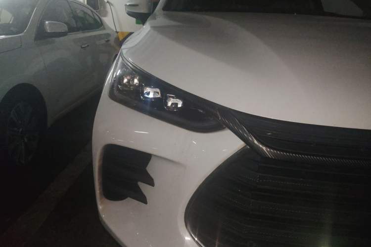 Used BYD Tang New Energy 2018 DM 2.0T All-Wheel Drive Smart Connectivity Luxury Model 7 Seats China V Emission Standard Right Front Headlight