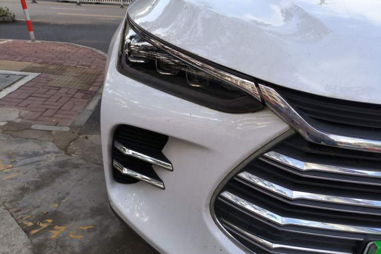 Used BYD Tang New Energy 2018 DM 2.0T All-Wheel Drive Smart Connect Advanced Model 7 Seats China V Emission Standard Right Front Headlight