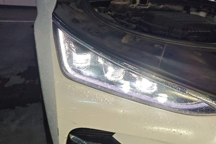 Used BYD Tang New Energy 2018 DM 2.0T All-Wheel Drive Smart Connect Advanced Model 7 Seats China V Emission Standard Right Front Headlight